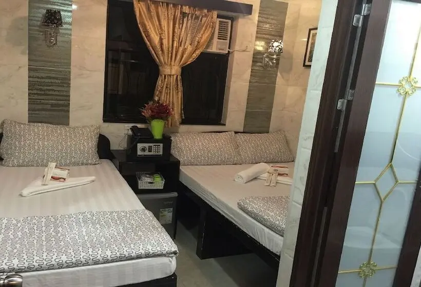 اتاق استاندارد سه نفره, Skystar Hostel