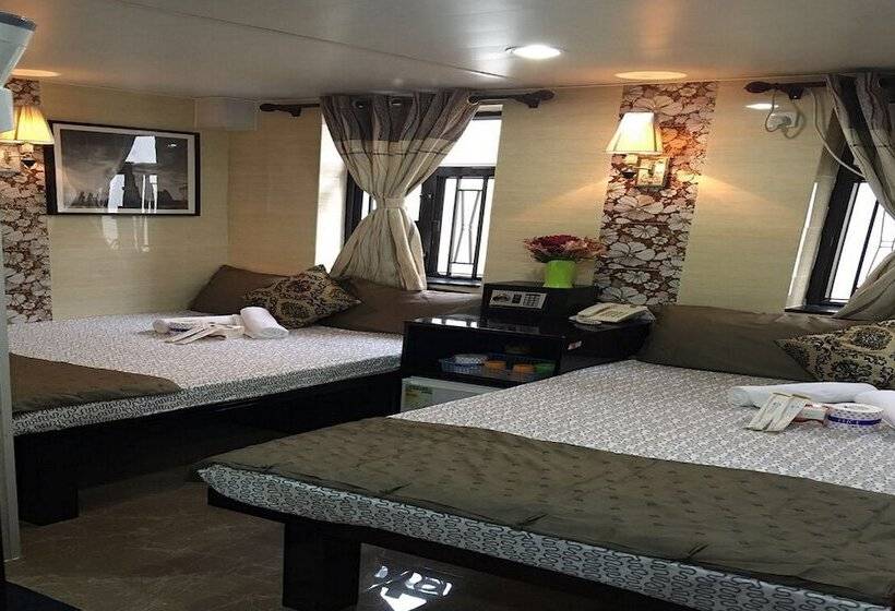 اتاق خانوادگی, Skystar Hostel