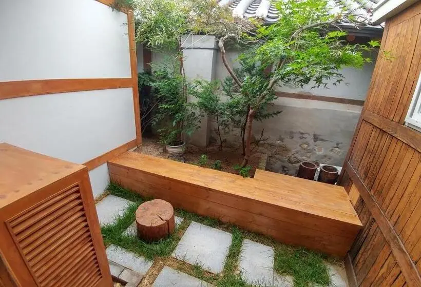اتاق استاندارد سه نفره, Bukchon Sosunjae Guesthouse