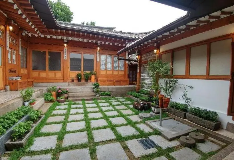 اتاق استاندارد سه نفره, Bukchon Sosunjae Guesthouse