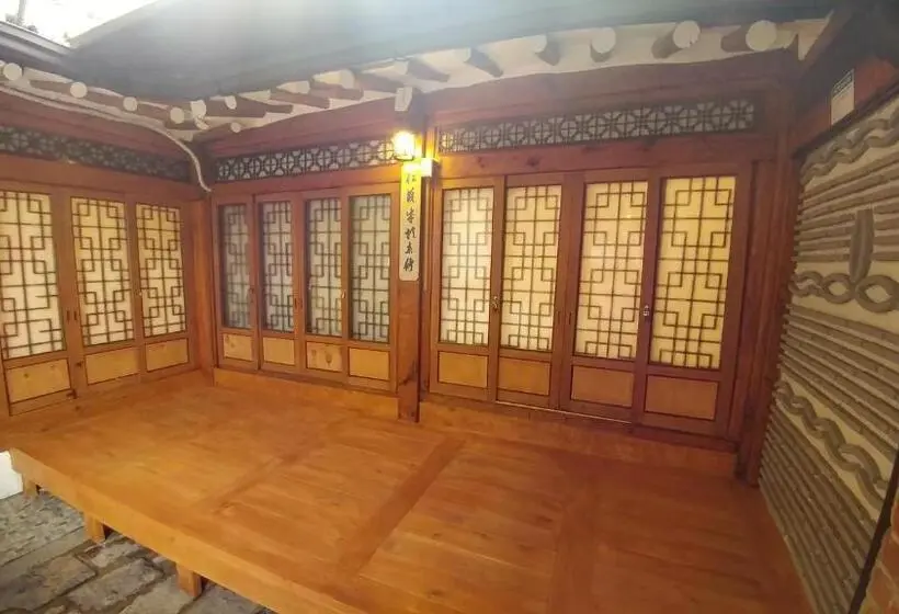 اتاق استاندارد چهار تخته, Bukchon Sosunjae Guesthouse