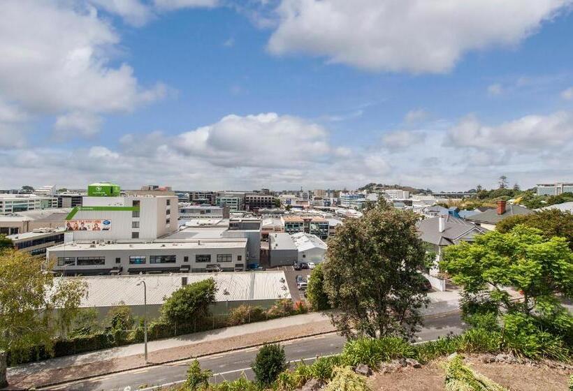 스탠다드 스튜디오, City Towers Apartments