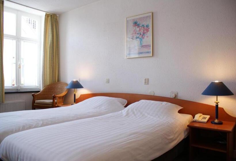 חדר סטנדרט לשלושה, Fletcher Hotel La Ville Blanche