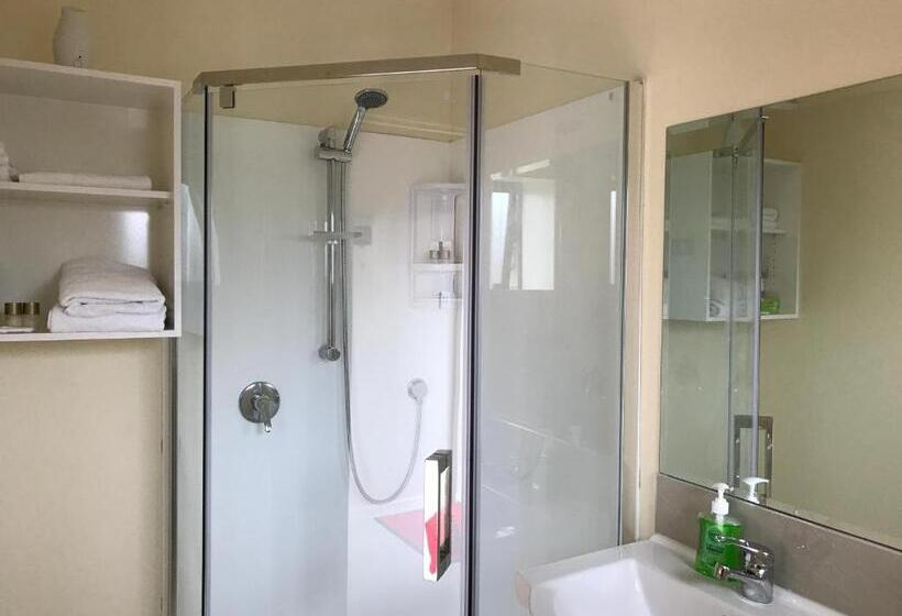 标准工作室, Grange Motel