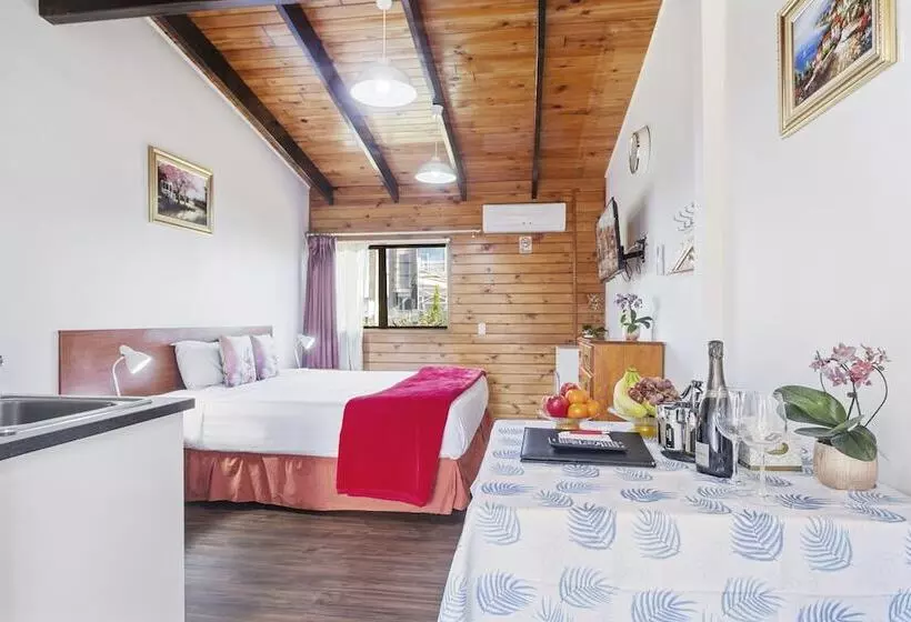 Standard-studio, Grange Motel