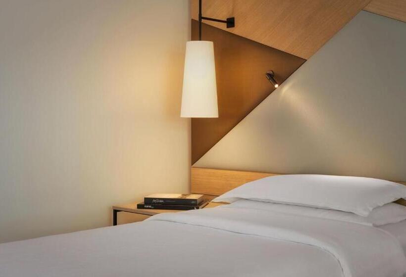 Deluxe Room, Sheraton Amsterdam Airport Hotel And Conference Center