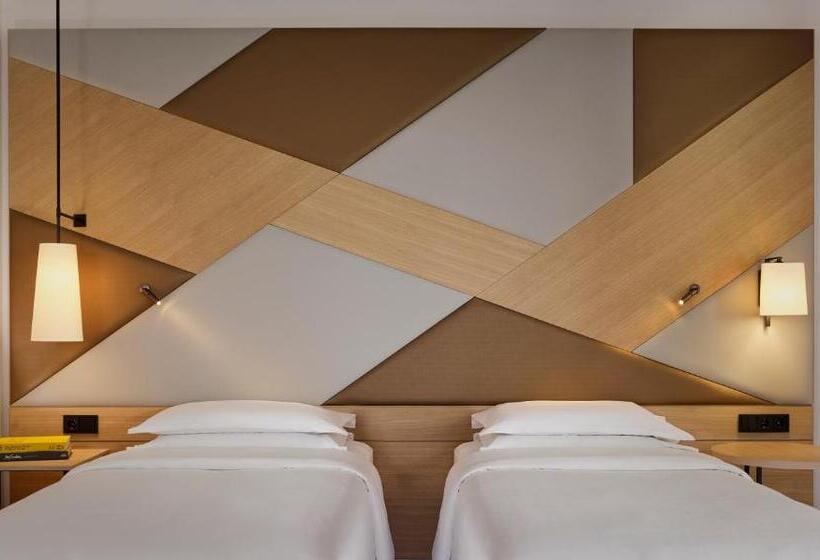 Deluxe Room, Sheraton Amsterdam Airport Hotel And Conference Center
