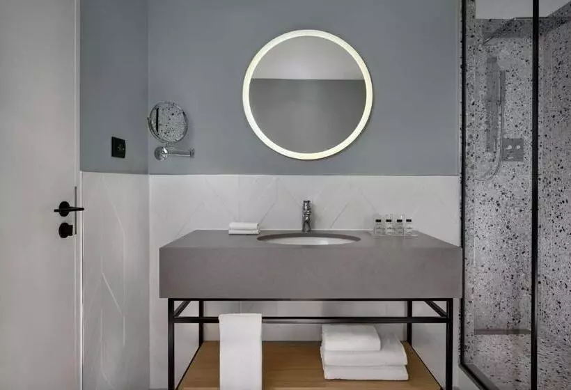 キングサイズベッド、ビュー付きデラックスルーム, Sheraton Amsterdam Airport Hotel And Conference Center