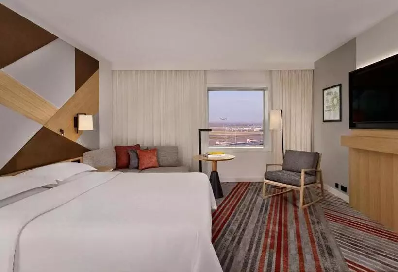 キングサイズベッド、ビュー付きデラックスルーム, Sheraton Amsterdam Airport Hotel And Conference Center