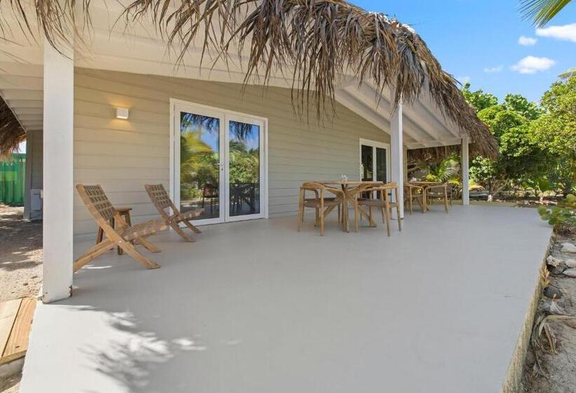 اتاق خانوادگی با چشمانداز دریا, Sorobon Luxury Beach Resort