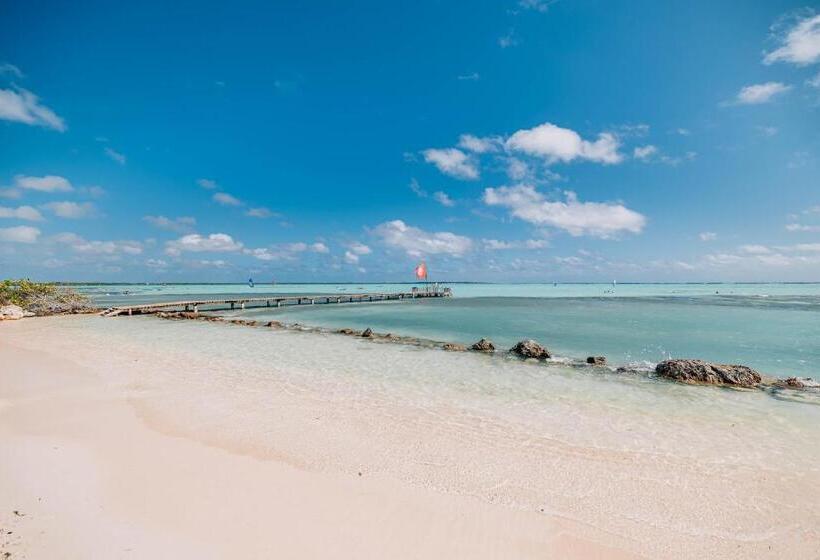 اتاق خانوادگی با چشمانداز دریا, Sorobon Luxury Beach Resort