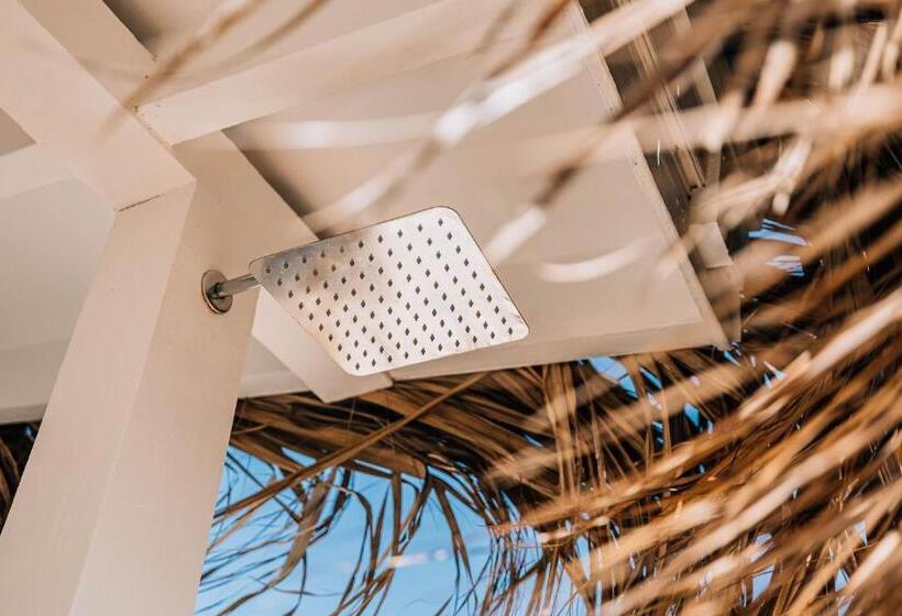 اتاق خانوادگی با چشم‌انداز دریا, Sorobon Luxury Beach Resort