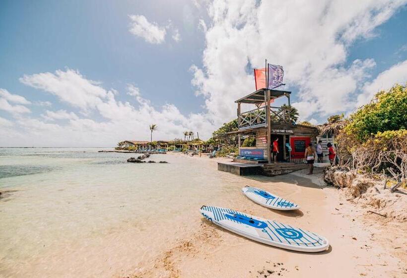 اتاق لوکس خانوادگی, Sorobon Luxury Beach Resort