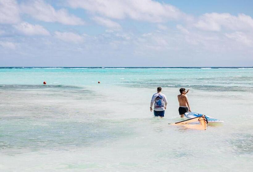 اتاق لوکس خانوادگی, Sorobon Luxury Beach Resort