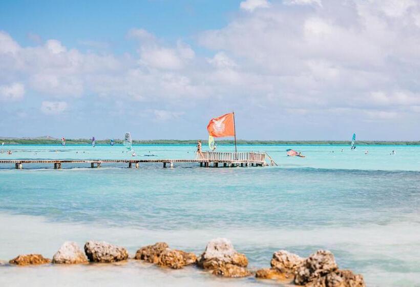 اتاق لوکس خانوادگی, Sorobon Luxury Beach Resort