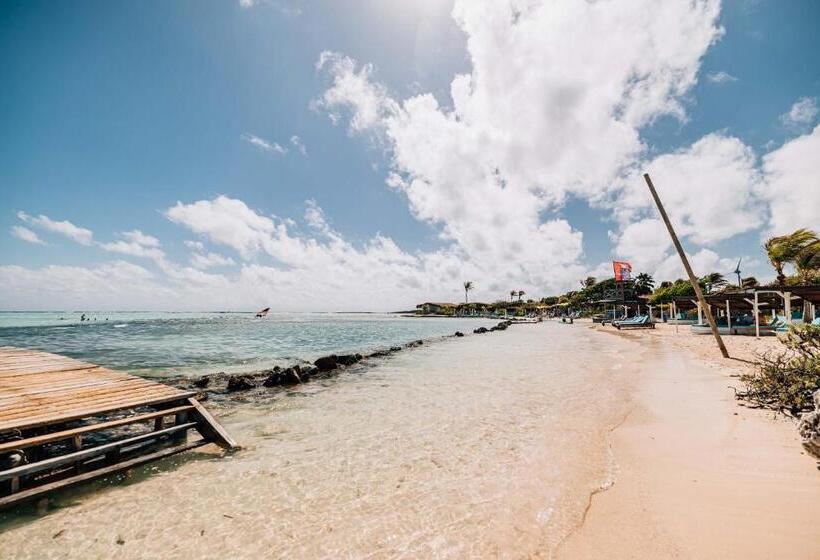 اتاق لوکس خانوادگی, Sorobon Luxury Beach Resort