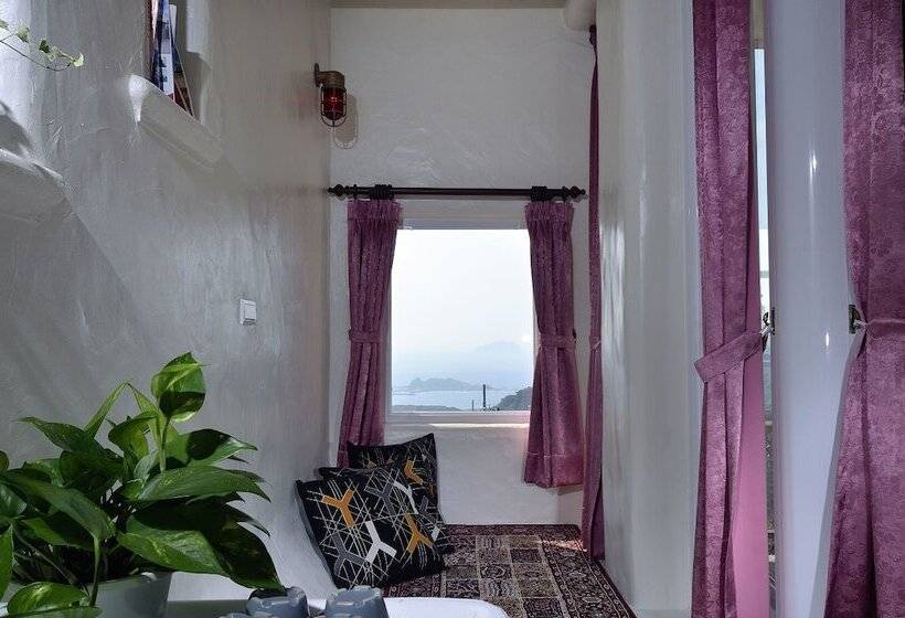 اتاق استاندارد چهار تخته با چشم‌انداز دریا, Sunnyroom