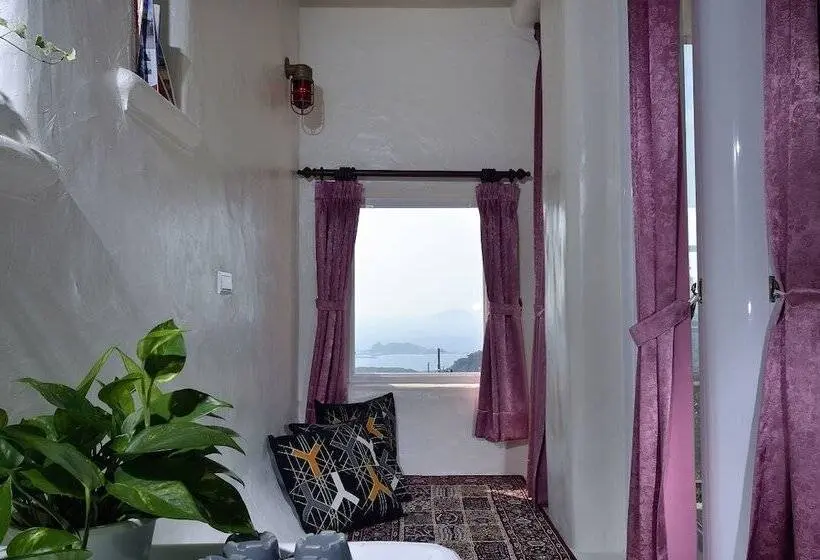 اتاق استاندارد چهار تخته با چشم‌انداز دریا, Sunnyroom