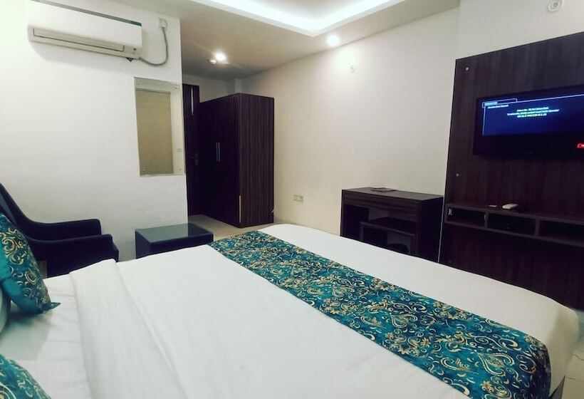 Quarto Deluxe, Mayda Prime Near Delhi Airport