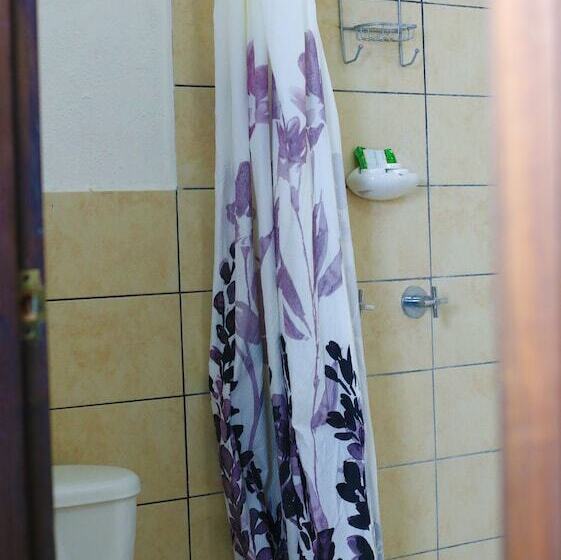 اتاق استاندارد سه نفره, Ciudad Blanca