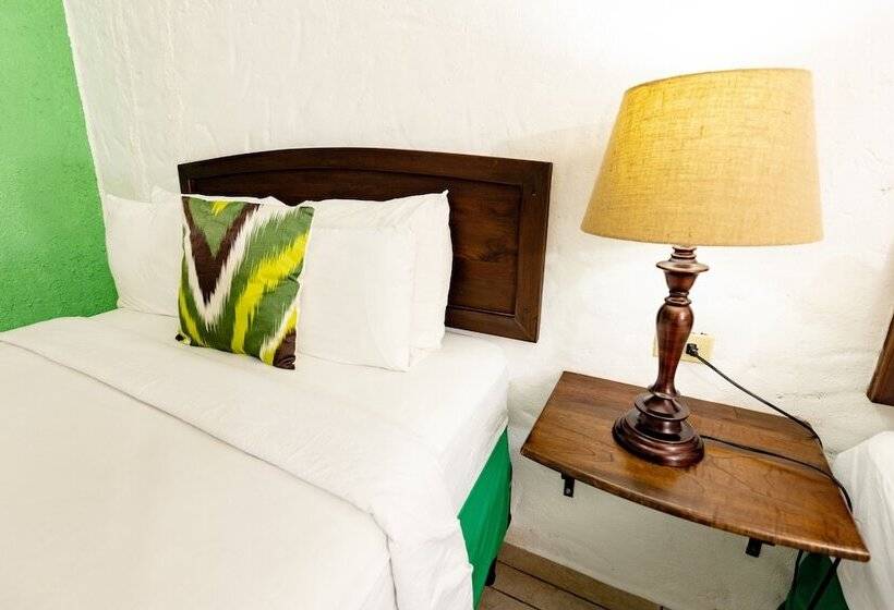 اتاق استاندارد سه نفره, Ciudad Blanca