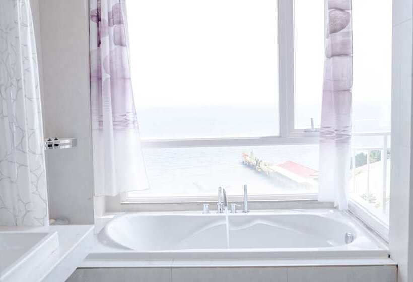 Номер Deluxe, La Vogue Boutique Hotel & Casino