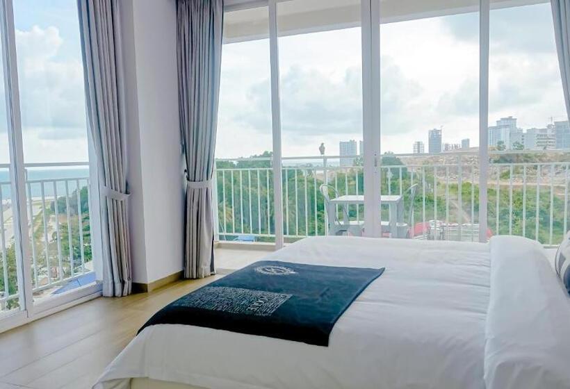 Номер Deluxe, La Vogue Boutique Hotel & Casino