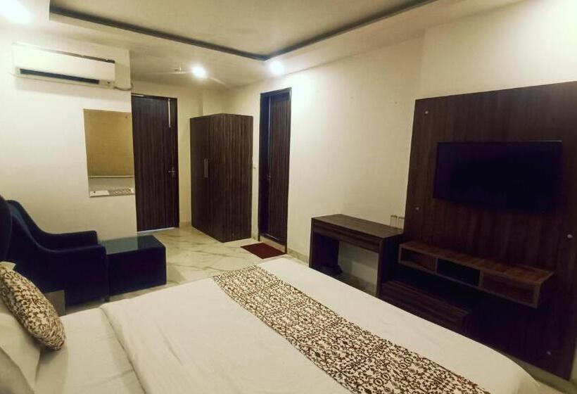 اتاق لوکس, Mayda Prime Near Delhi Airport
