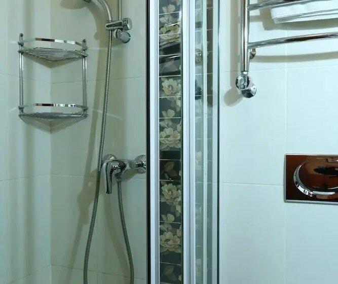 Habitació Comfort, Postoyalec