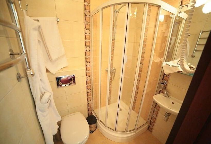 ジュニアスイート, Postoyalec