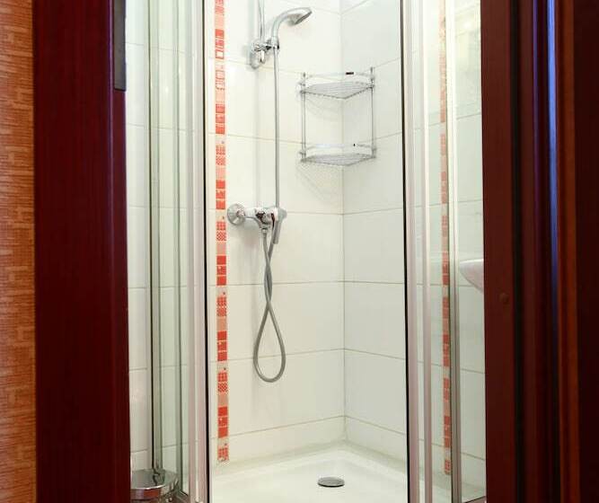 ジュニアスイート, Postoyalec