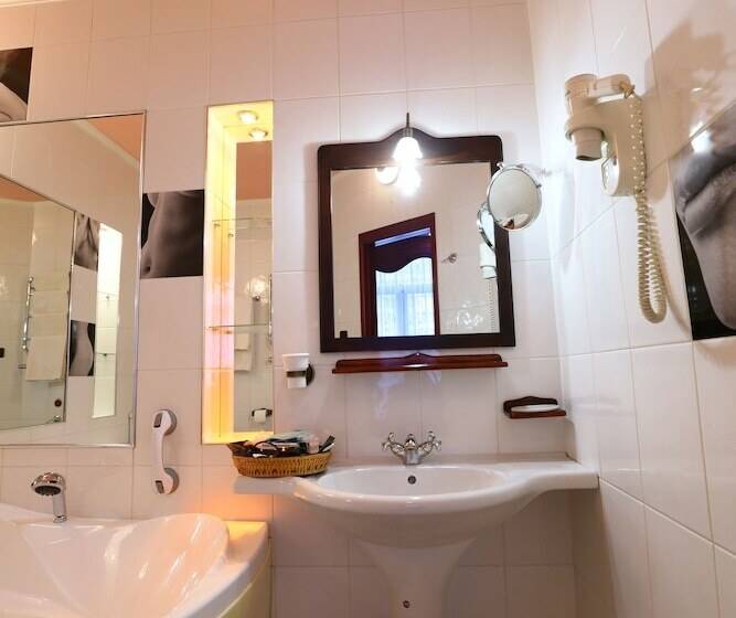 ジュニアスイート, Postoyalec