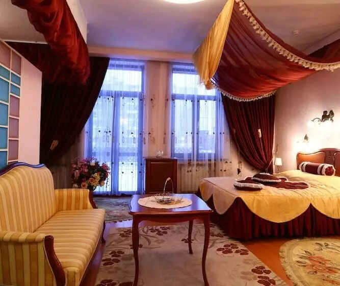 Suite, Postoyalec