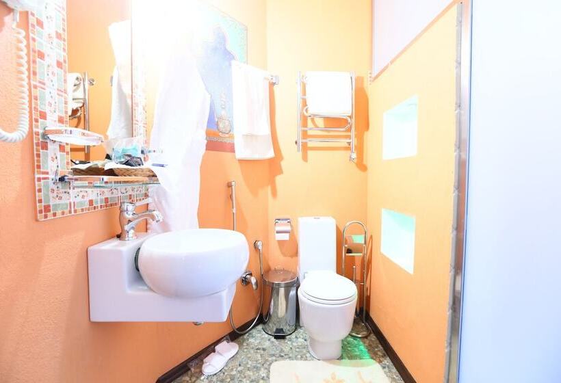 デラックスルーム, Postoyalec