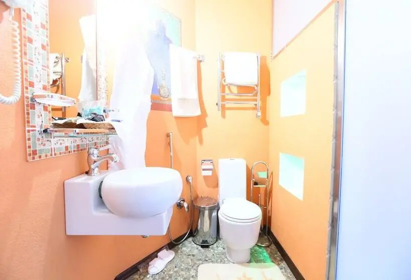 Habitació Deluxe, Postoyalec