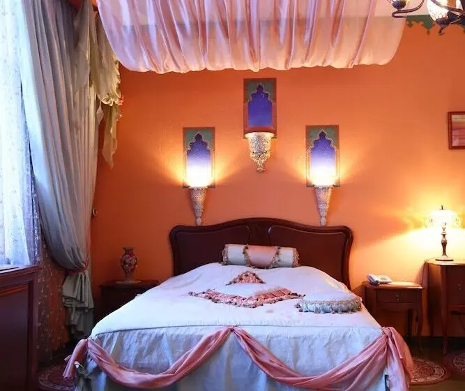 Habitació Deluxe, Postoyalec