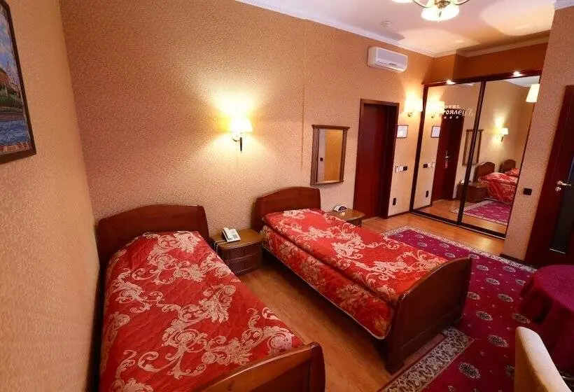 Junior Suite, Postoyalec