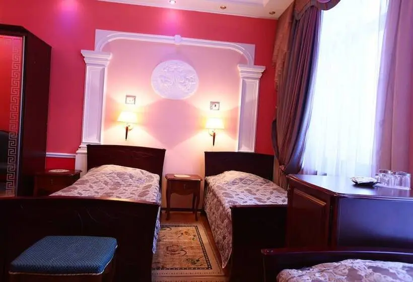 Junior Suite, Postoyalec
