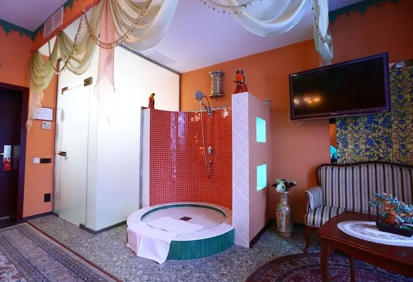 Junior Suite, Postoyalec