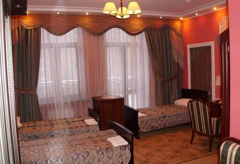 Junior Suite, Postoyalec