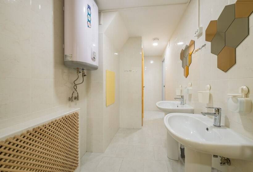 Кровать в Общей Комнате, Hostel Olimpic 22