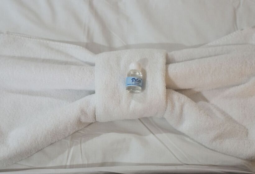 غرفة قياسية ثلاثية, Serdika Rooms