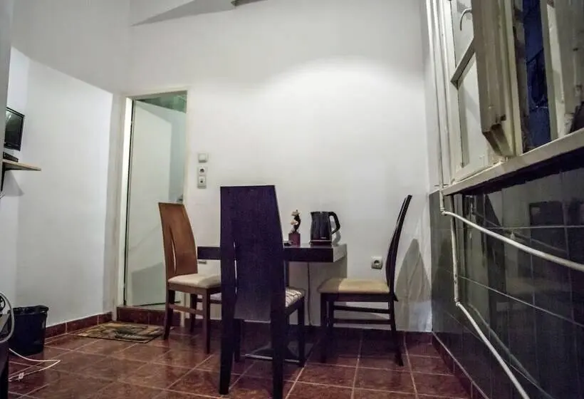 Habitació Triple Economy, Serdika Rooms