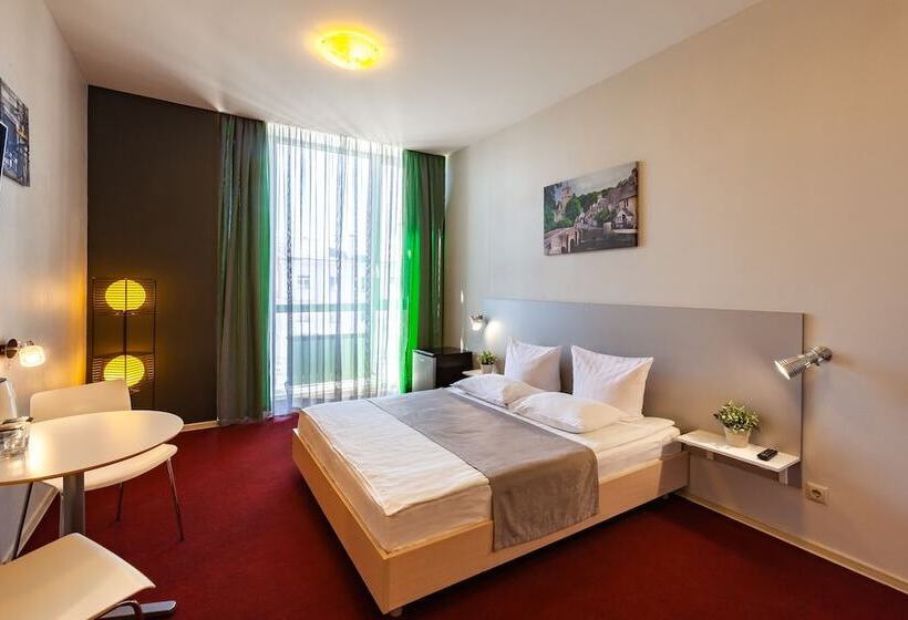 اتاق استاندارد یک نفره, England Hotel Tyumen Centre