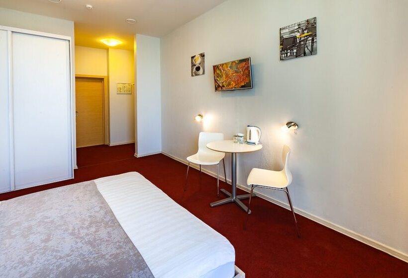 اتاق استاندارد یک نفره, England Hotel Tyumen Centre