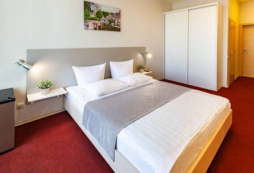 اتاق استاندارد یک نفره, England Hotel Tyumen Centre