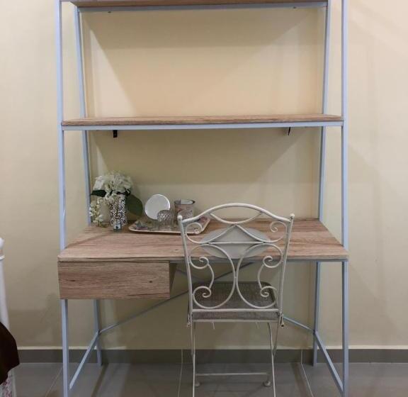 Номер Deluxe, Aam