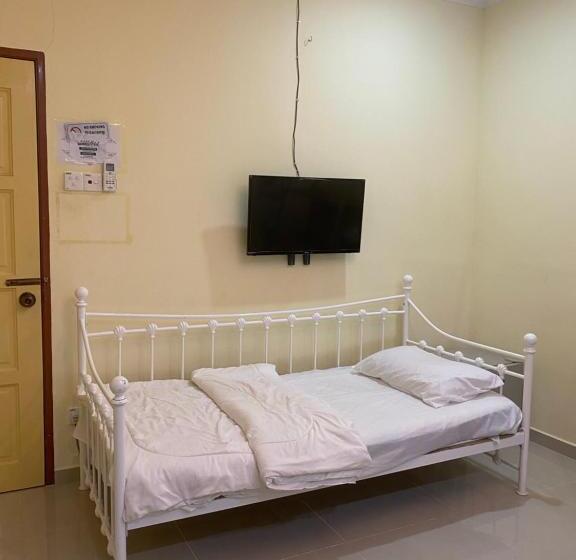 Номер Deluxe, Aam