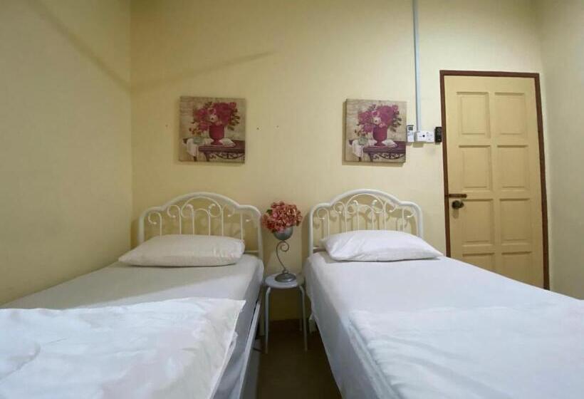 Номер Deluxe, Aam