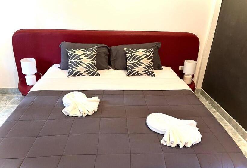 Standard Szoba King Size Bed, Marilyn’s Resort Koh Samui